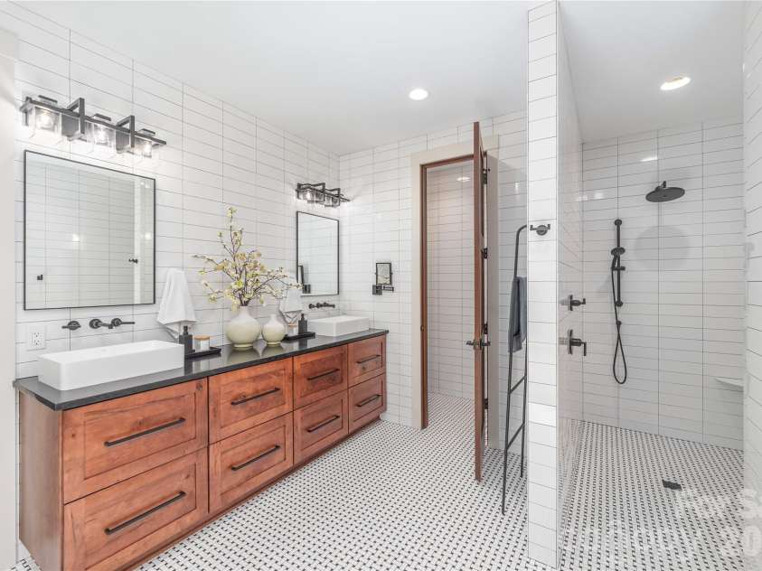 28 & 30 Garren View Drive, Fairview, NC 28730.  MLS# CAR4397889, YatesRealty ID 35499. Spa style bath