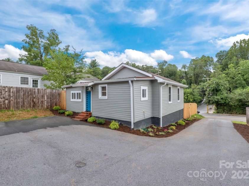 364 State Street, Asheville, NC 28806.  MLS# CAR4294913, YatesRealty ID 35499. Fresh landscaping and plenty of paved parking on site, room for 2 cars at rear