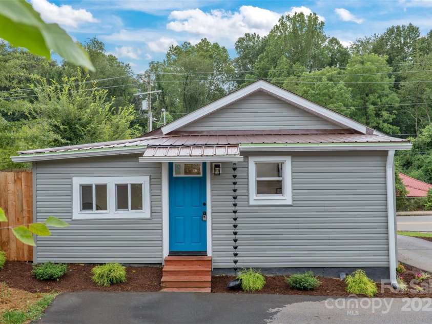 364 State Street, Asheville, NC 28806.  MLS# CAR4294913, YatesRealty ID 35499. Great curb appeal at rear of home