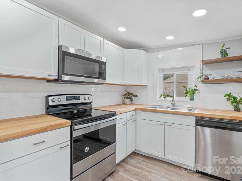 364 State Street, Asheville, NC 28806.  MLS# CAR4294913, YatesRealty ID 35499. Inviting living room with refinished floors, built in shelves and fresh interior paint