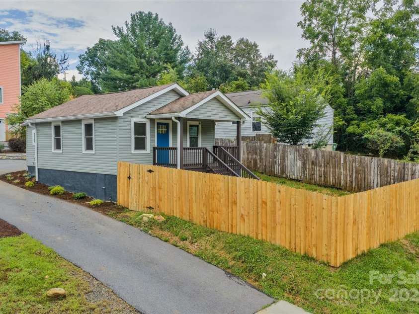 364 State Street, Asheville, NC 28806.  MLS# CAR4294913, YatesRealty ID 35499. Shared paved driveway with on site parking at rear and wood privacy fencing in front/side yards