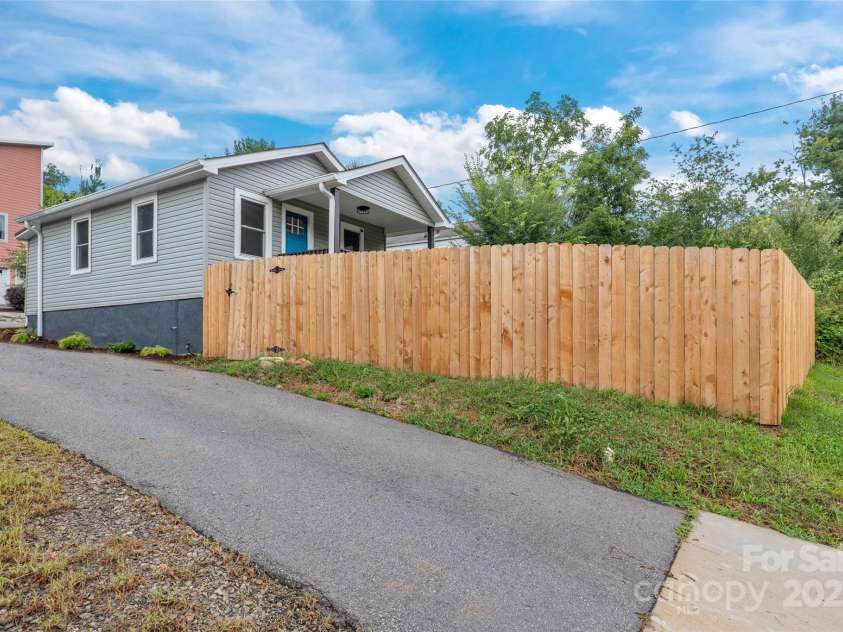 364 State Street, Asheville, NC 28806.  MLS# CAR4294913, YatesRealty ID 35499. Steps from covered front porch to fenced front yard