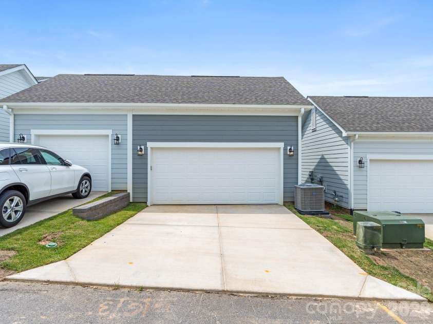 137 Cherry Springs Lane, Asheville, NC 28804.  MLS# CAR4385529, YatesRealty ID 355. 