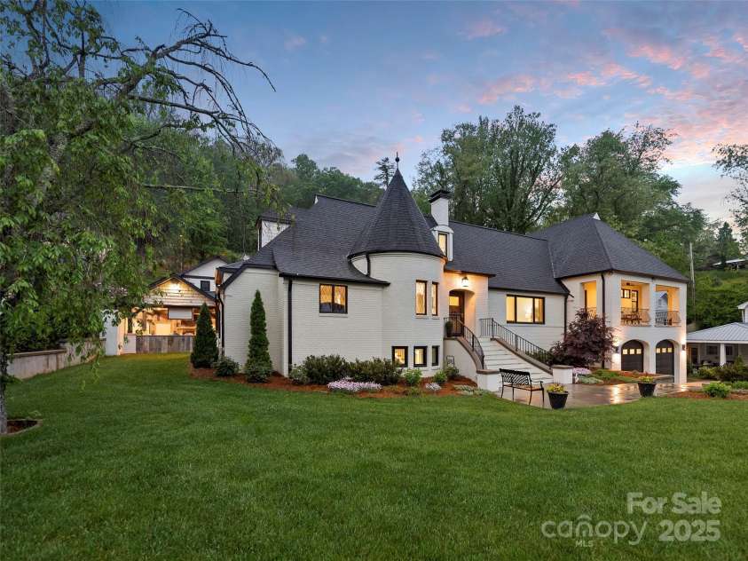 117 Jackson Street, Sylva, NC 28779.  MLS# CAR4241334, YatesRealty ID 3550. 