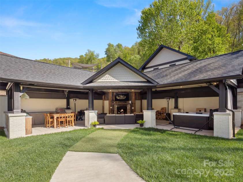 117 Jackson Street, Sylva, NC 28779.  MLS# CAR4241334, YatesRealty ID 3550. 