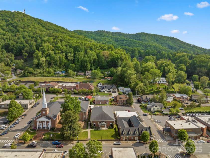 117 Jackson Street, Sylva, NC 28779.  MLS# CAR4241334, YatesRealty ID 3550. 