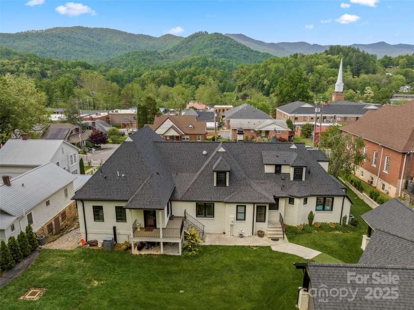 117 Jackson Street, Sylva, NC 28779.  MLS# CAR4241334, YatesRealty ID 3550. 