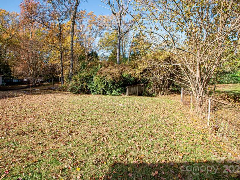 1741 Dallas Avenue, Charlotte, NC 28205.  MLS# CAR4320346, YatesRealty ID 3550. 