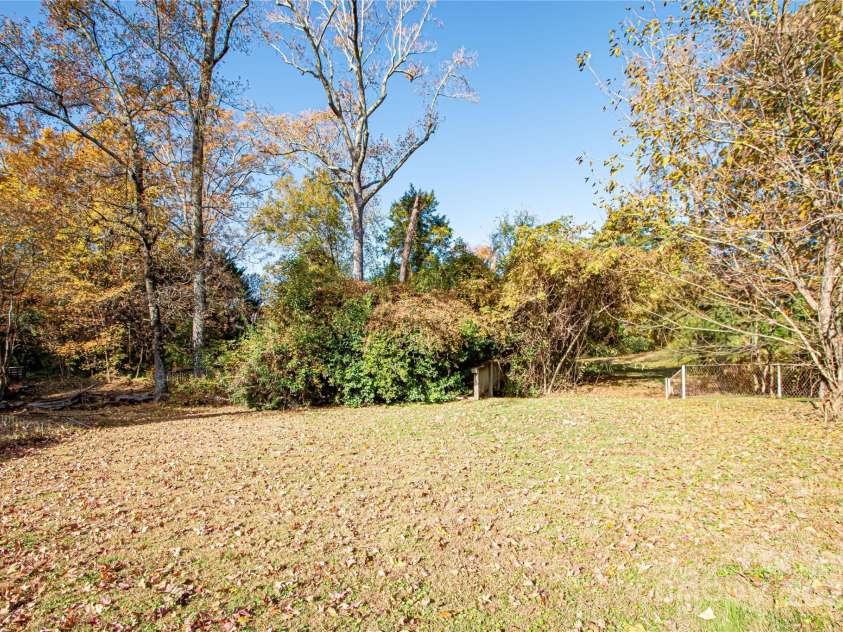 1741 Dallas Avenue, Charlotte, NC 28205.  MLS# CAR4320346, YatesRealty ID 3550. 