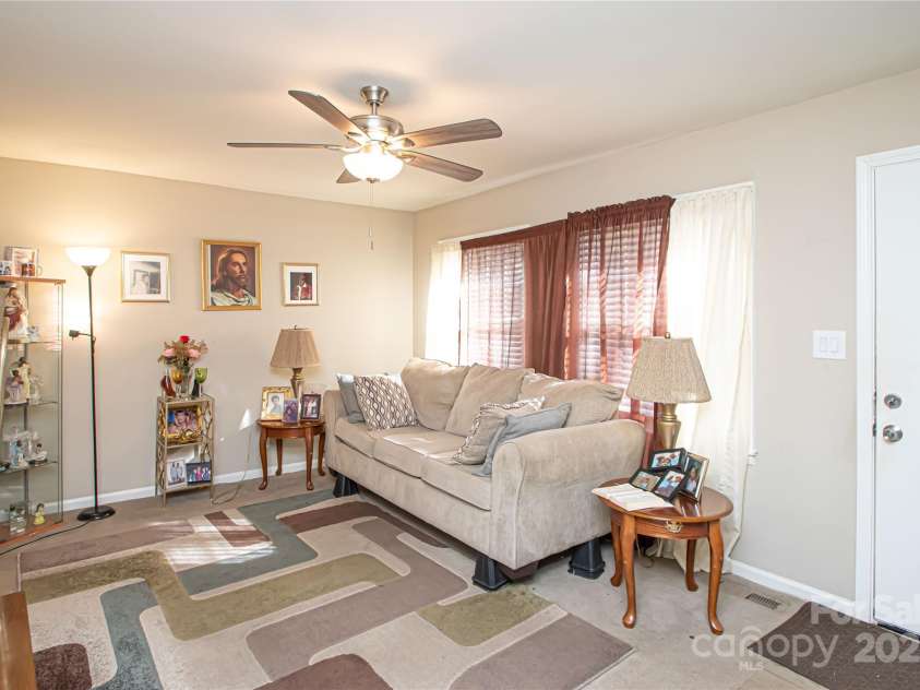 1741 Dallas Avenue, Charlotte, NC 28205.  MLS# CAR4320346, YatesRealty ID 3550. 