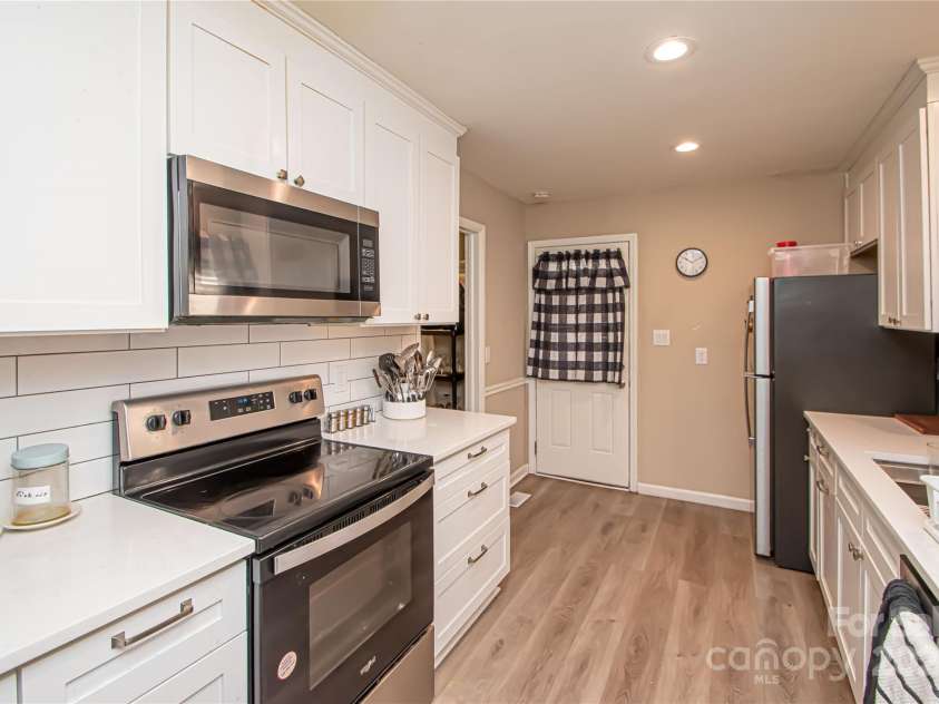 1741 Dallas Avenue, Charlotte, NC 28205.  MLS# CAR4320346, YatesRealty ID 3550. 