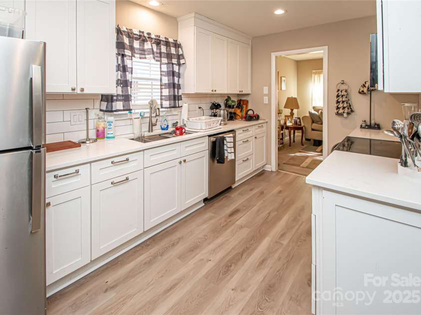 1741 Dallas Avenue, Charlotte, NC 28205.  MLS# CAR4320346, YatesRealty ID 3550. 