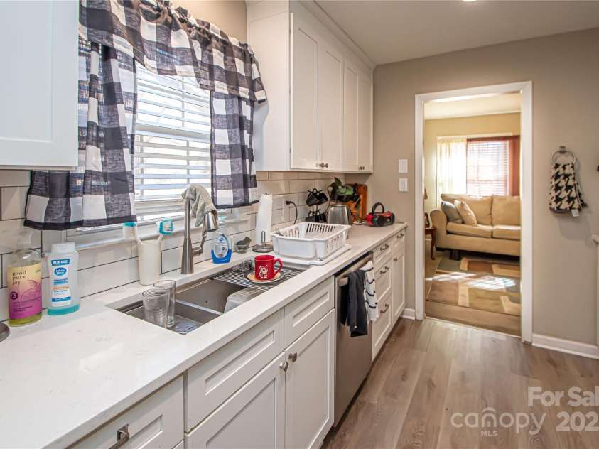 1741 Dallas Avenue, Charlotte, NC 28205.  MLS# CAR4320346, YatesRealty ID 3550. 