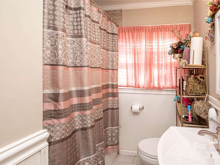 1741 Dallas Avenue, Charlotte, NC 28205.  MLS# CAR4320346, YatesRealty ID 3550. 