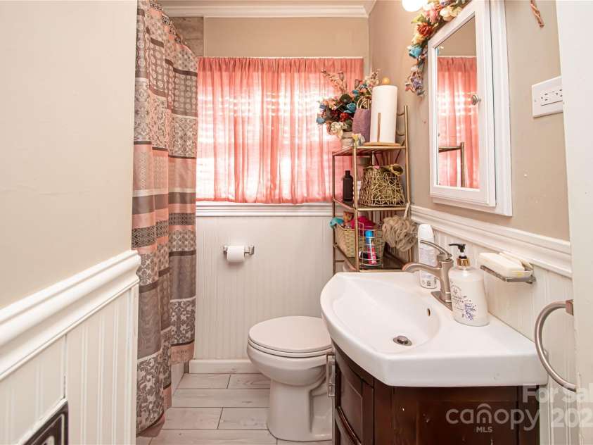 1741 Dallas Avenue, Charlotte, NC 28205.  MLS# CAR4320346, YatesRealty ID 3550. 