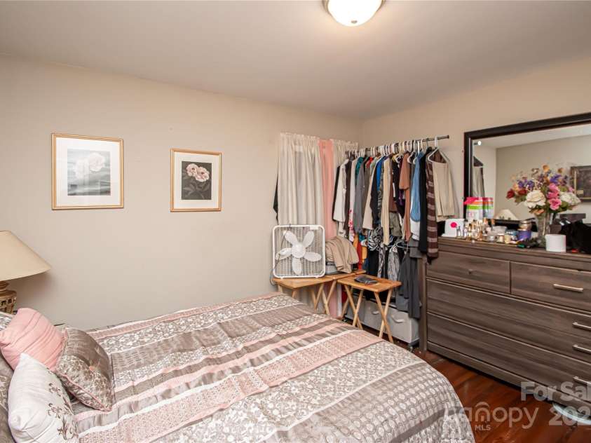 1741 Dallas Avenue, Charlotte, NC 28205.  MLS# CAR4320346, YatesRealty ID 3550. 