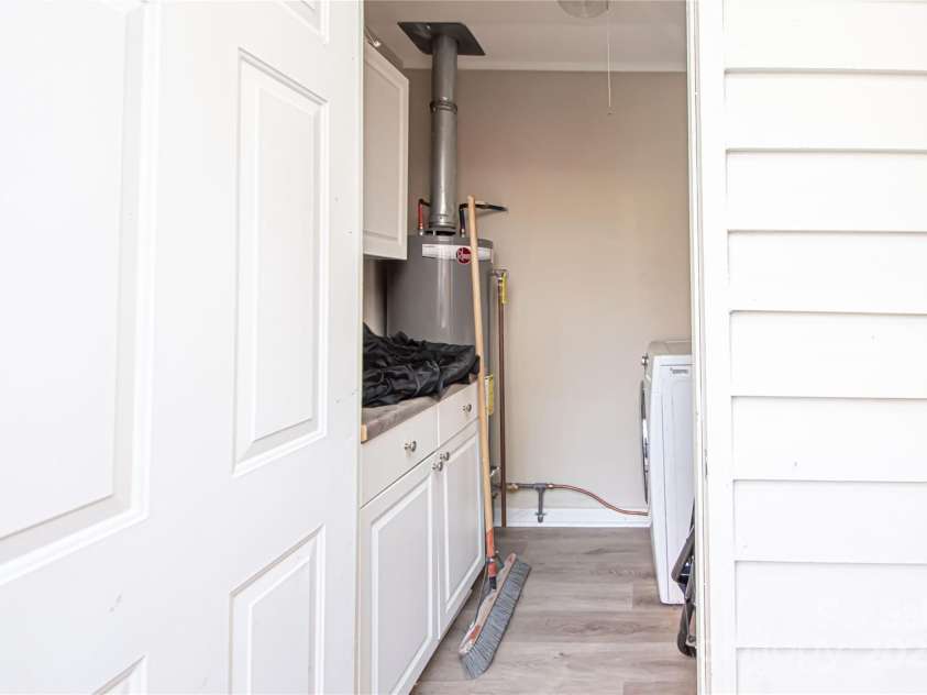 1741 Dallas Avenue, Charlotte, NC 28205.  MLS# CAR4320346, YatesRealty ID 3550. 