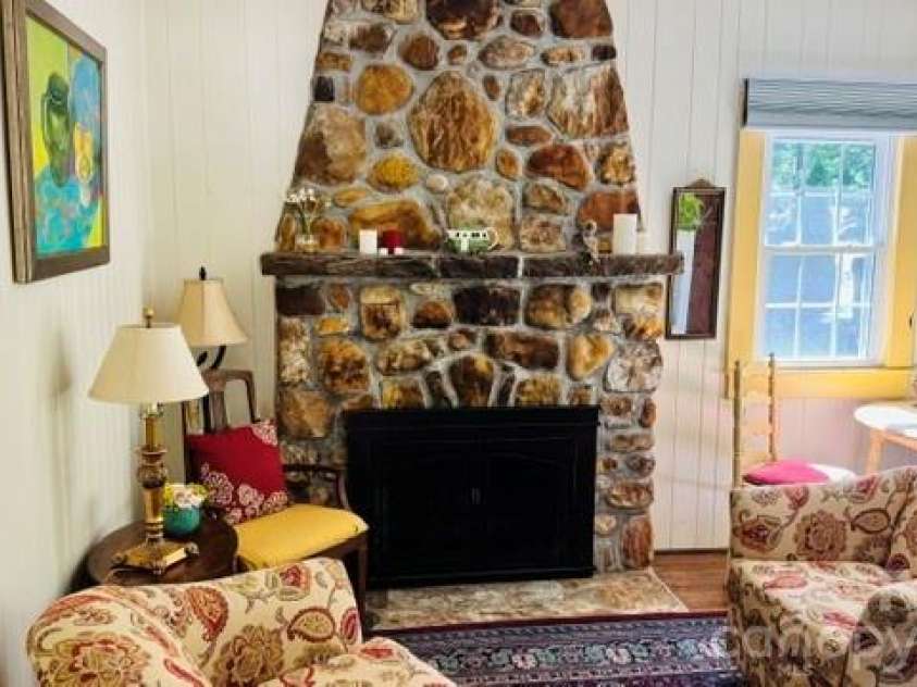 23 Leatherwood Lane, Hendersonville, NC 28739.  MLS# CAR4400223, YatesRealty ID 35500. 
