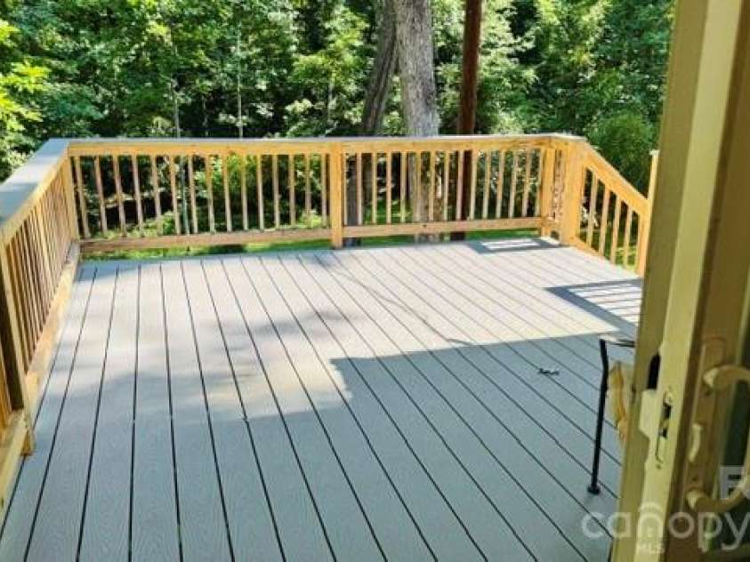 23 Leatherwood Lane, Hendersonville, NC 28739.  MLS# CAR4400223, YatesRealty ID 35500. 