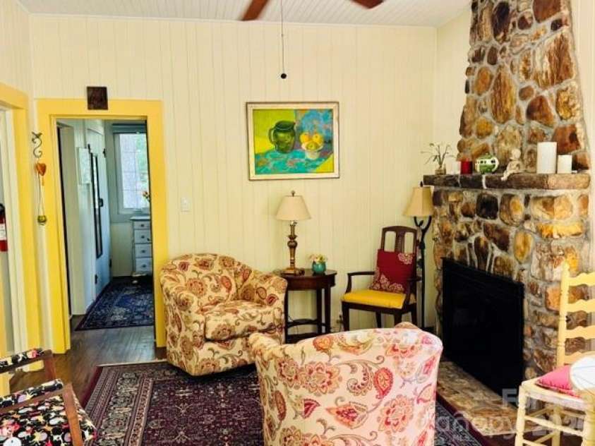 23 Leatherwood Lane, Hendersonville, NC 28739.  MLS# CAR4400223, YatesRealty ID 35500. 