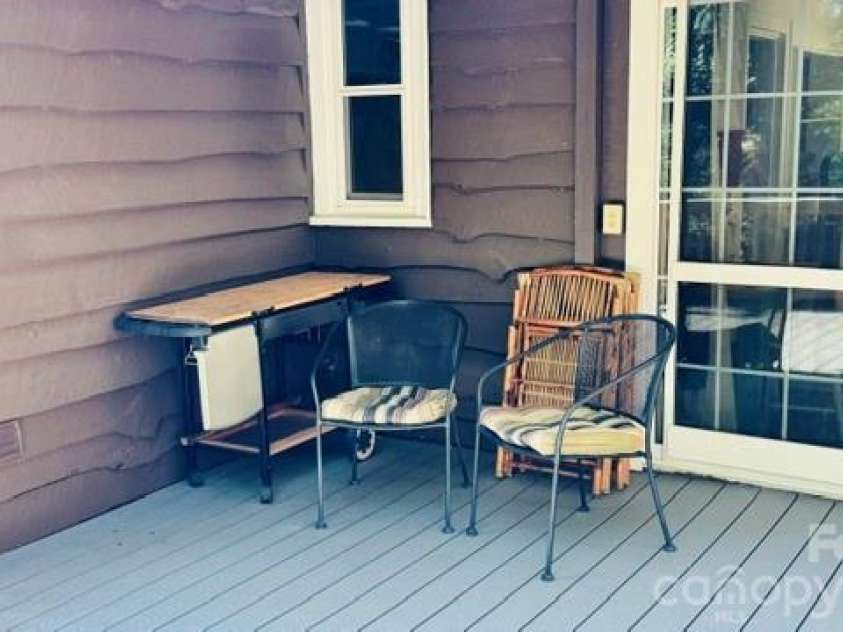 23 Leatherwood Lane, Hendersonville, NC 28739.  MLS# CAR4400223, YatesRealty ID 35500. 