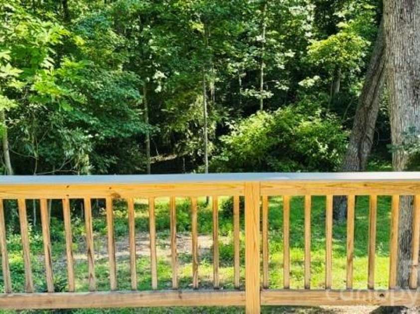 23 Leatherwood Lane, Hendersonville, NC 28739.  MLS# CAR4400223, YatesRealty ID 35500. 
