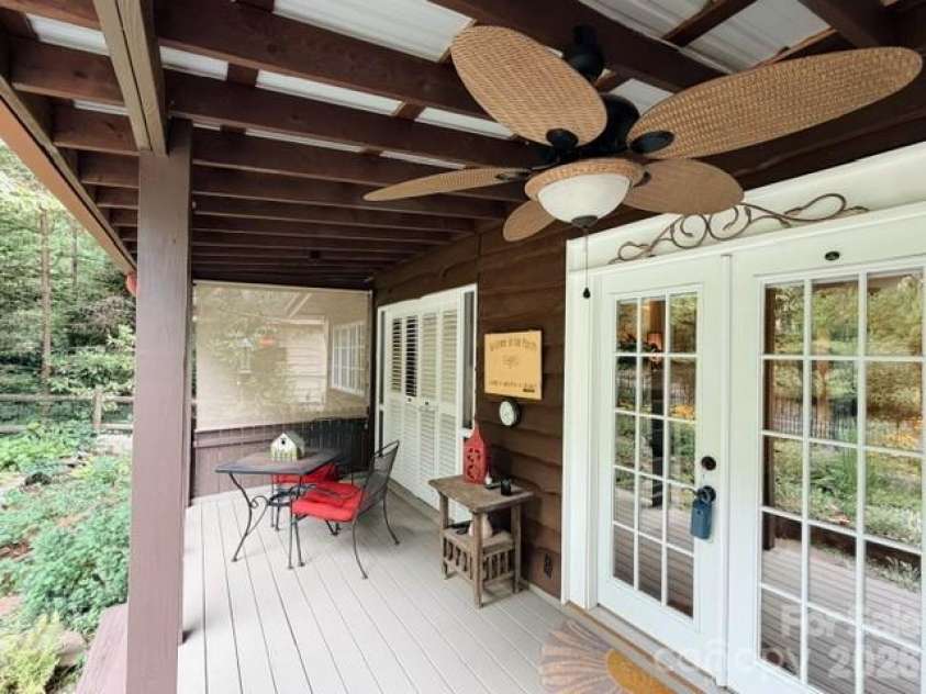 23 Leatherwood Lane, Hendersonville, NC 28739.  MLS# CAR4400223, YatesRealty ID 35500. 