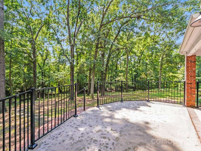 2606 Camelot Drive, Rock Hill, SC 29732.  MLS# CAR4286606, YatesRealty ID 35500. 