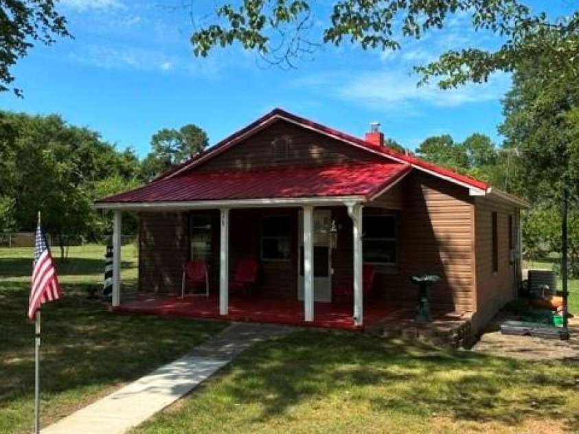 529 Cedar Street, Troutman, NC 28166.  MLS# CAR4397569, YatesRealty ID 35501. Covered front porch.