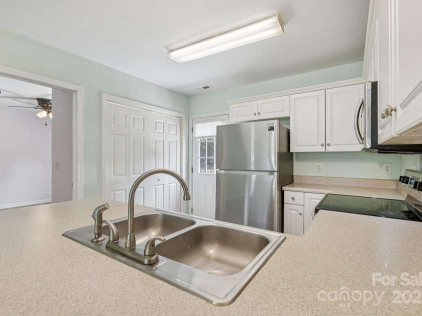 707 Dalebrook Lane, Rock Hill, SC 29730.  MLS# CAR4280708, YatesRealty ID 35501. 
