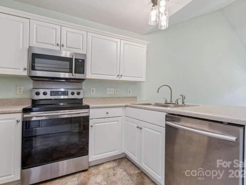 707 Dalebrook Lane, Rock Hill, SC 29730.  MLS# CAR4280708, YatesRealty ID 35501. 