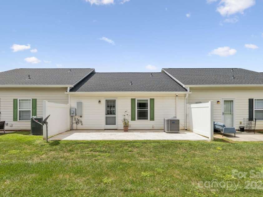 707 Dalebrook Lane, Rock Hill, SC 29730.  MLS# CAR4280708, YatesRealty ID 35501. 