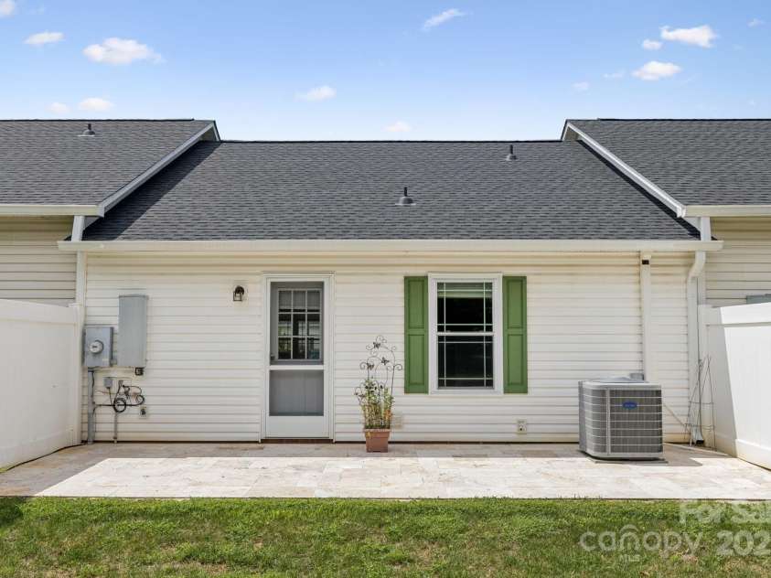 707 Dalebrook Lane, Rock Hill, SC 29730.  MLS# CAR4280708, YatesRealty ID 35501. 