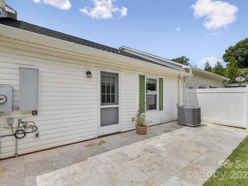 707 Dalebrook Lane, Rock Hill, SC 29730.  MLS# CAR4280708, YatesRealty ID 35501. 