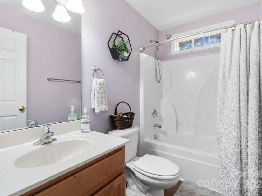 173 Painted Bunting Drive, Troutman, NC 28166.  MLS# CAR4293533, YatesRealty ID 35502. Upstairs Full Bathroom