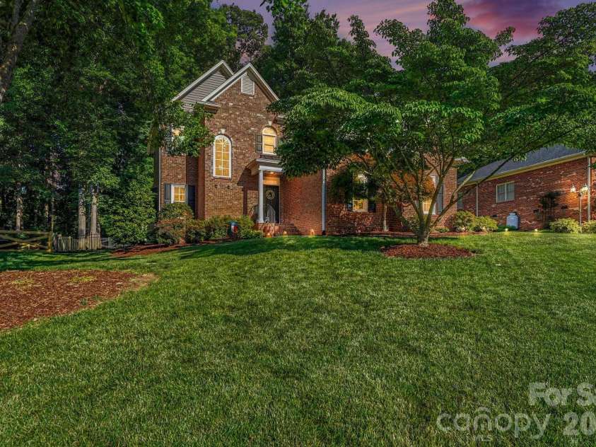 4335 Winterberry Ridge Court, Winston Salem, NC 27103.  MLS# CAR4389980, YatesRealty ID 35502. 