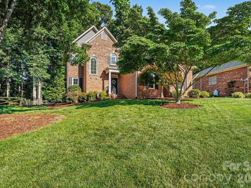 4335 Winterberry Ridge Court, Winston Salem, NC 27103.  MLS# CAR4389980, YatesRealty ID 35502. 