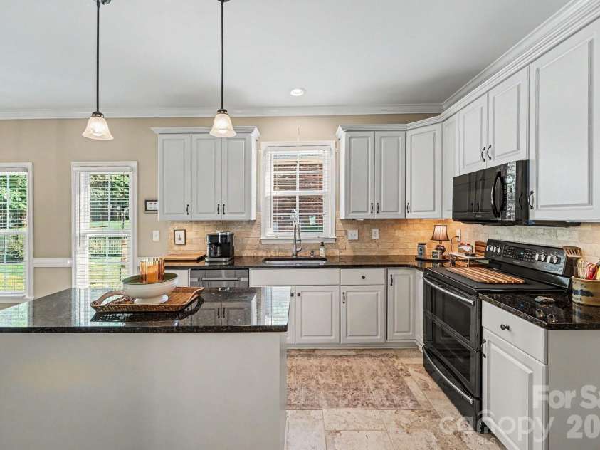 4335 Winterberry Ridge Court, Winston Salem, NC 27103.  MLS# CAR4389980, YatesRealty ID 35502. 