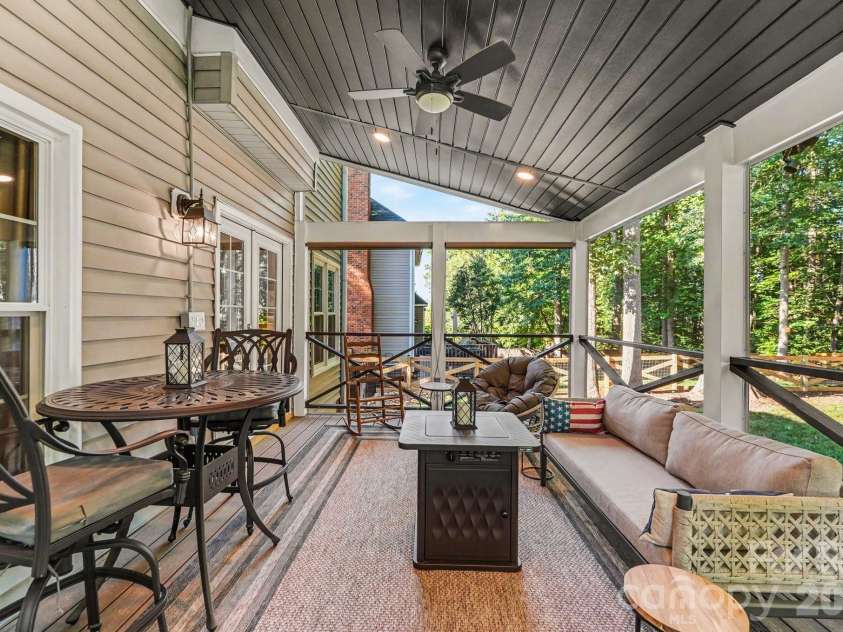 4335 Winterberry Ridge Court, Winston Salem, NC 27103.  MLS# CAR4389980, YatesRealty ID 35502. 
