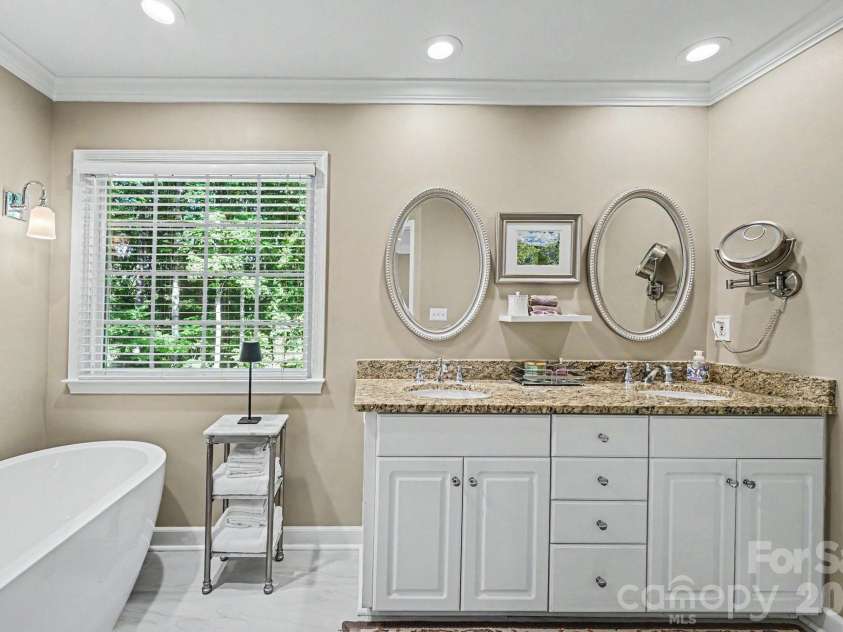 4335 Winterberry Ridge Court, Winston Salem, NC 27103.  MLS# CAR4389980, YatesRealty ID 35502. 