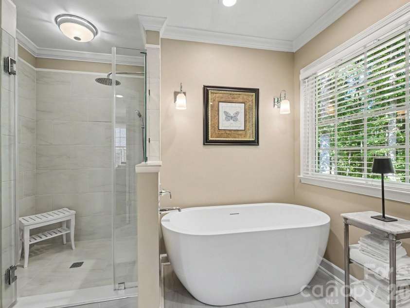 4335 Winterberry Ridge Court, Winston Salem, NC 27103.  MLS# CAR4389980, YatesRealty ID 35502. 