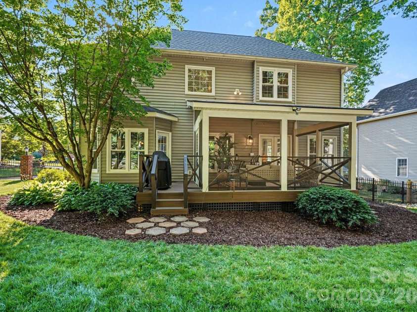 4335 Winterberry Ridge Court, Winston Salem, NC 27103.  MLS# CAR4389980, YatesRealty ID 35502. 
