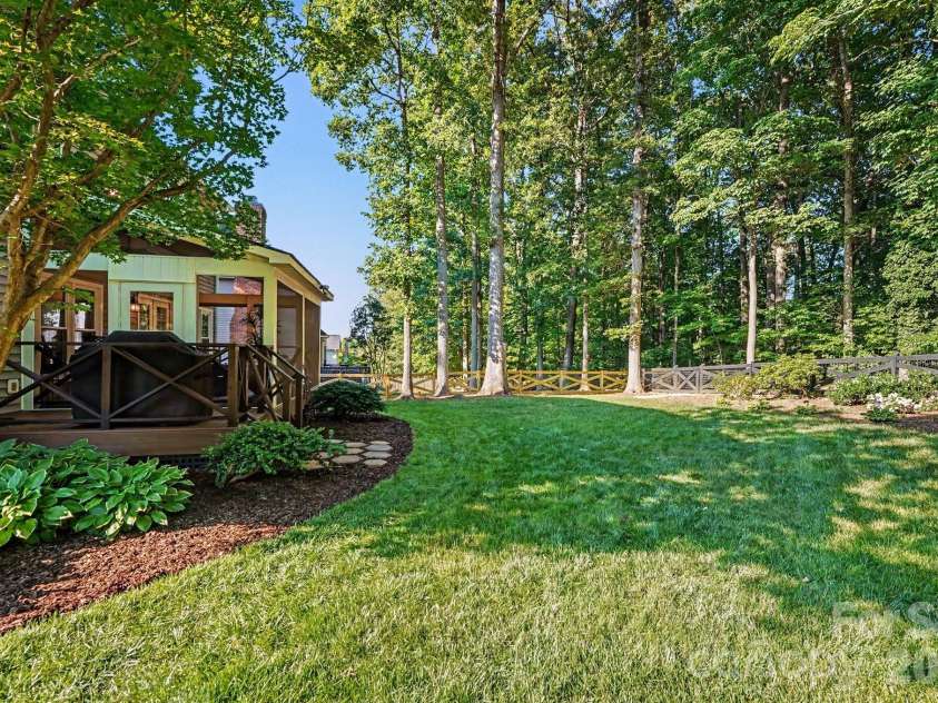 4335 Winterberry Ridge Court, Winston Salem, NC 27103.  MLS# CAR4389980, YatesRealty ID 35502. 