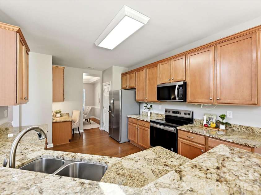 1173 STONEDOWN Lane, Matthews, NC 28104.  MLS# CAR4399448, YatesRealty ID 35503. 