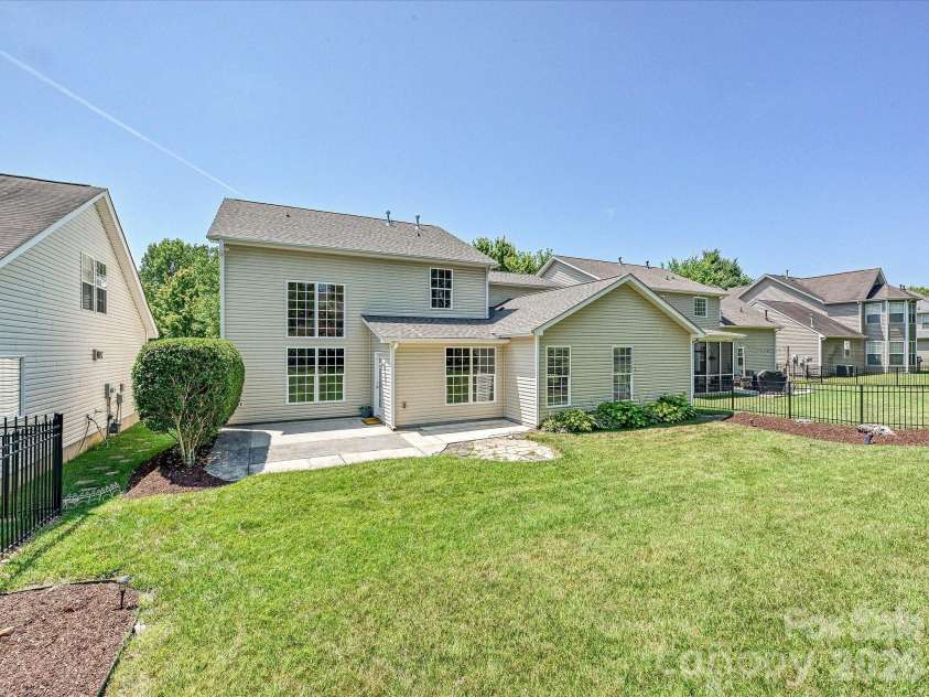 1173 STONEDOWN Lane, Matthews, NC 28104.  MLS# CAR4399448, YatesRealty ID 35503. 