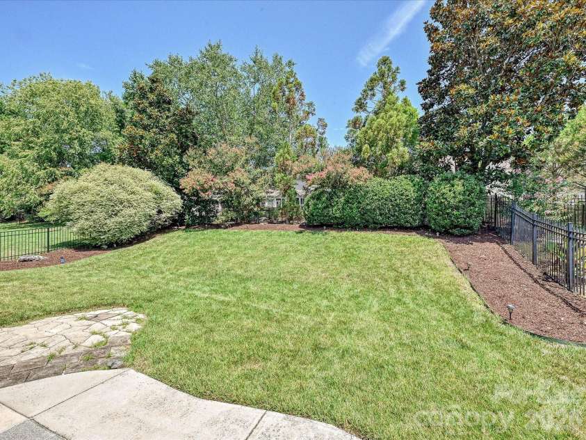 1173 STONEDOWN Lane, Matthews, NC 28104.  MLS# CAR4399448, YatesRealty ID 35503. 