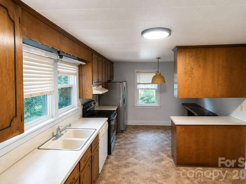 2337 NC 10 Highway, Newton, NC 28658.  MLS# CAR4400172, YatesRealty ID 35504. 