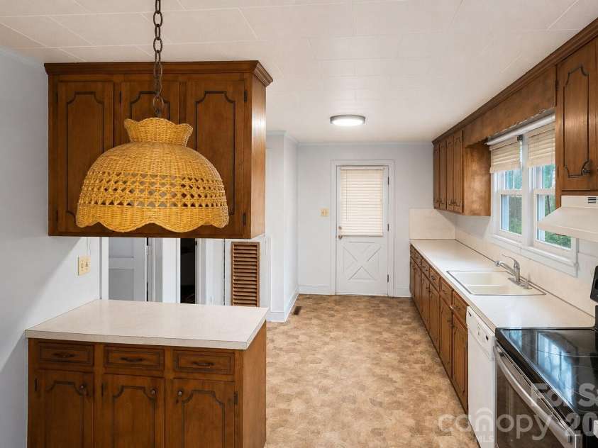 2337 NC 10 Highway, Newton, NC 28658.  MLS# CAR4400172, YatesRealty ID 35504. 