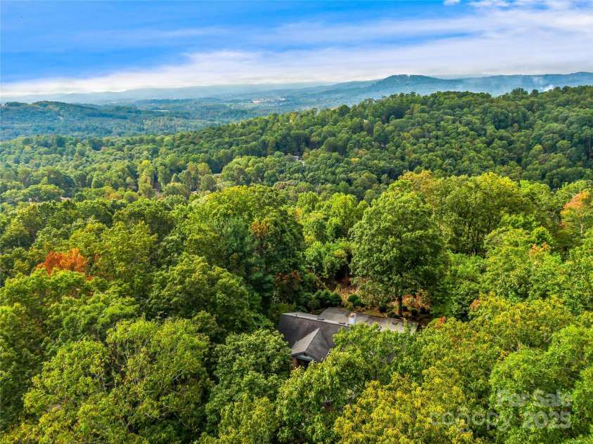 811 Sunlight Ridge, Hendersonville, NC 29792.  MLS# CAR4303140, YatesRealty ID 3551. 
