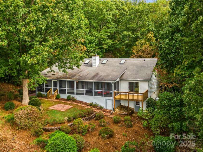 811 Sunlight Ridge, Hendersonville, NC 29792.  MLS# CAR4303140, YatesRealty ID 3551. 